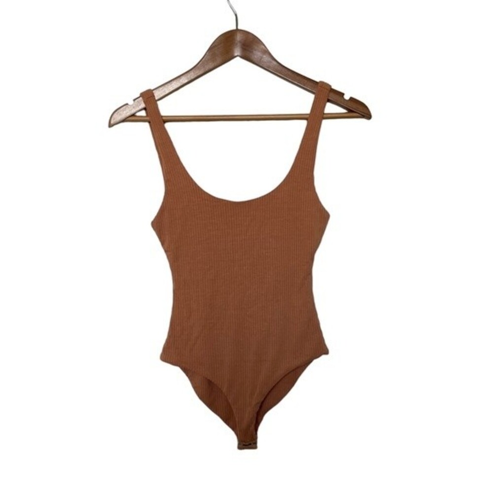 House of Harlow 1960 from Revolve 100% Ribbed Scoop Neck Bodysuit. Camel. XS.